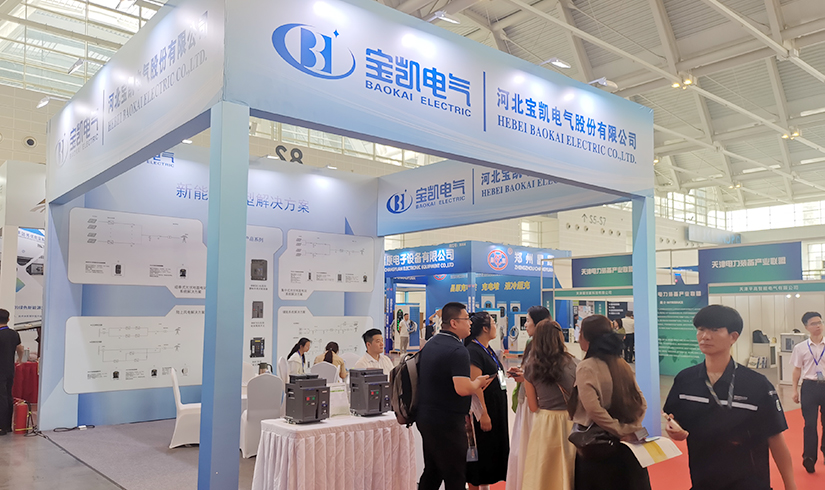 暴击行业天花板！PA旗舰厅电气硬核技术亮相天津清洁能源展，引央视记者及能源产业巨头现场“挖宝”